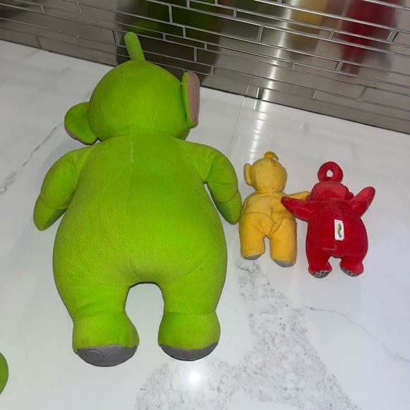 7 adorable teletubbies. Includes plush and plastic teletubbies! And plastic toy. - Picture 9 of 16